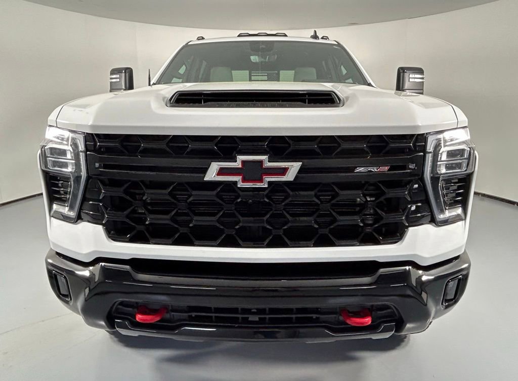 Used 2024 Chevrolet Silverado 2500 ZR2 w/ Technology Package AWD/4WD image 2