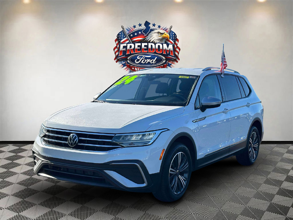 Used 2024 Volkswagen Tiguan Wolfsburg Edition FWD image 2