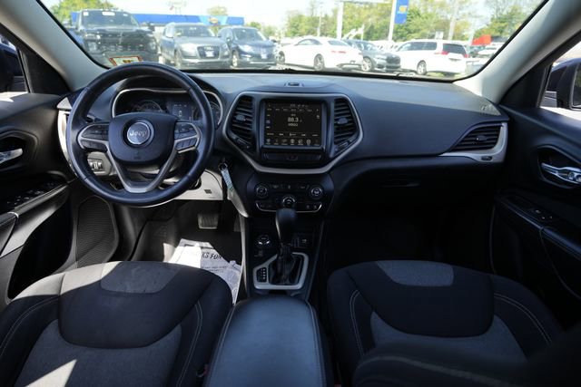 Used 2014 Jeep Cherokee Latitude w/ Cold Weather Group AWD/4WD image 29