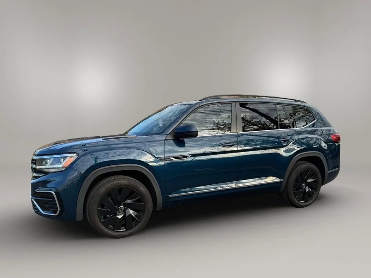Used 2021 Volkswagen Atlas SE w/ Panoramic Sunroof Package FWD image 3