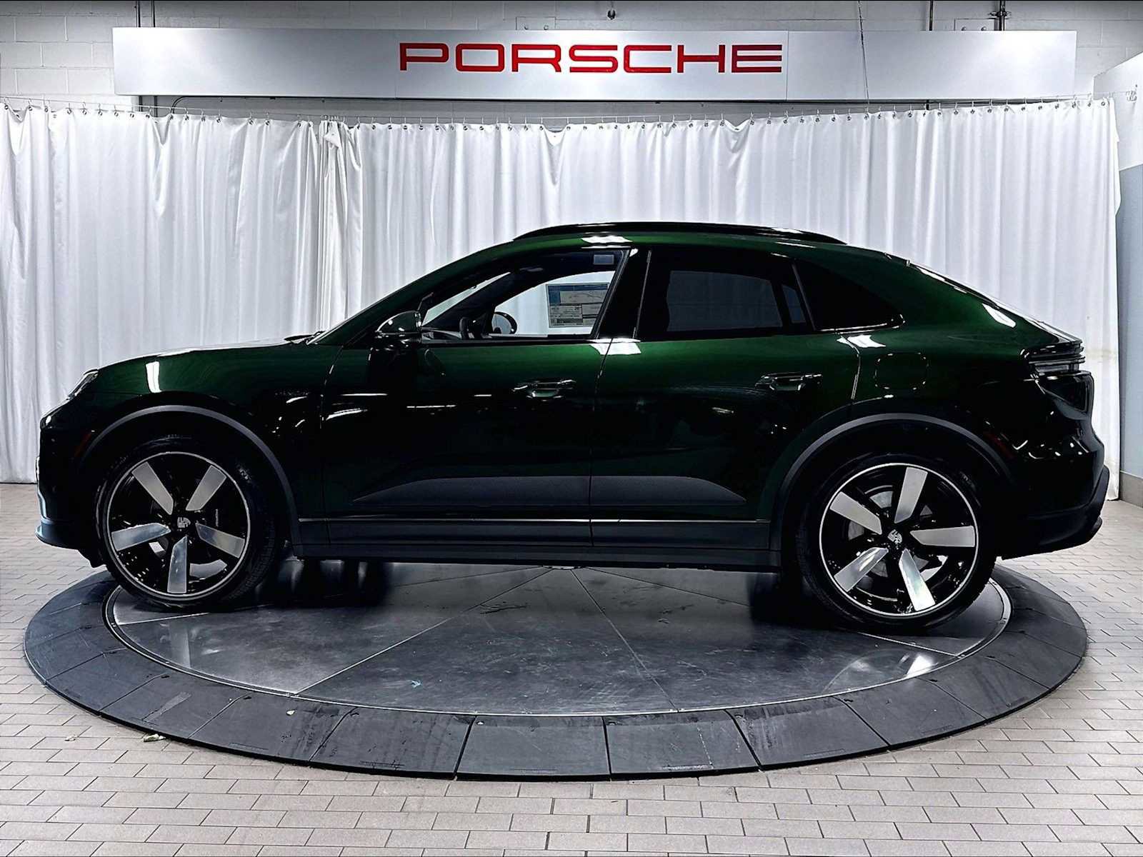 Used 2026 Porsche Macan 4 Electric AWD/4WD image 2