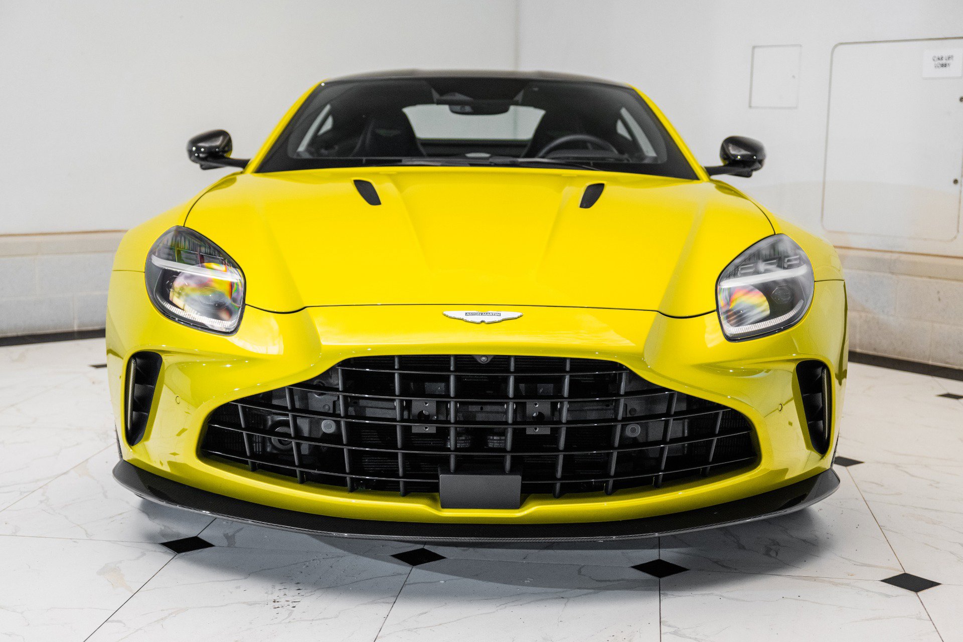 Used 2025 Aston Martin V8 Vantage Coupe image 7