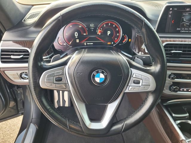 Used 2018 BMW 750i image 18