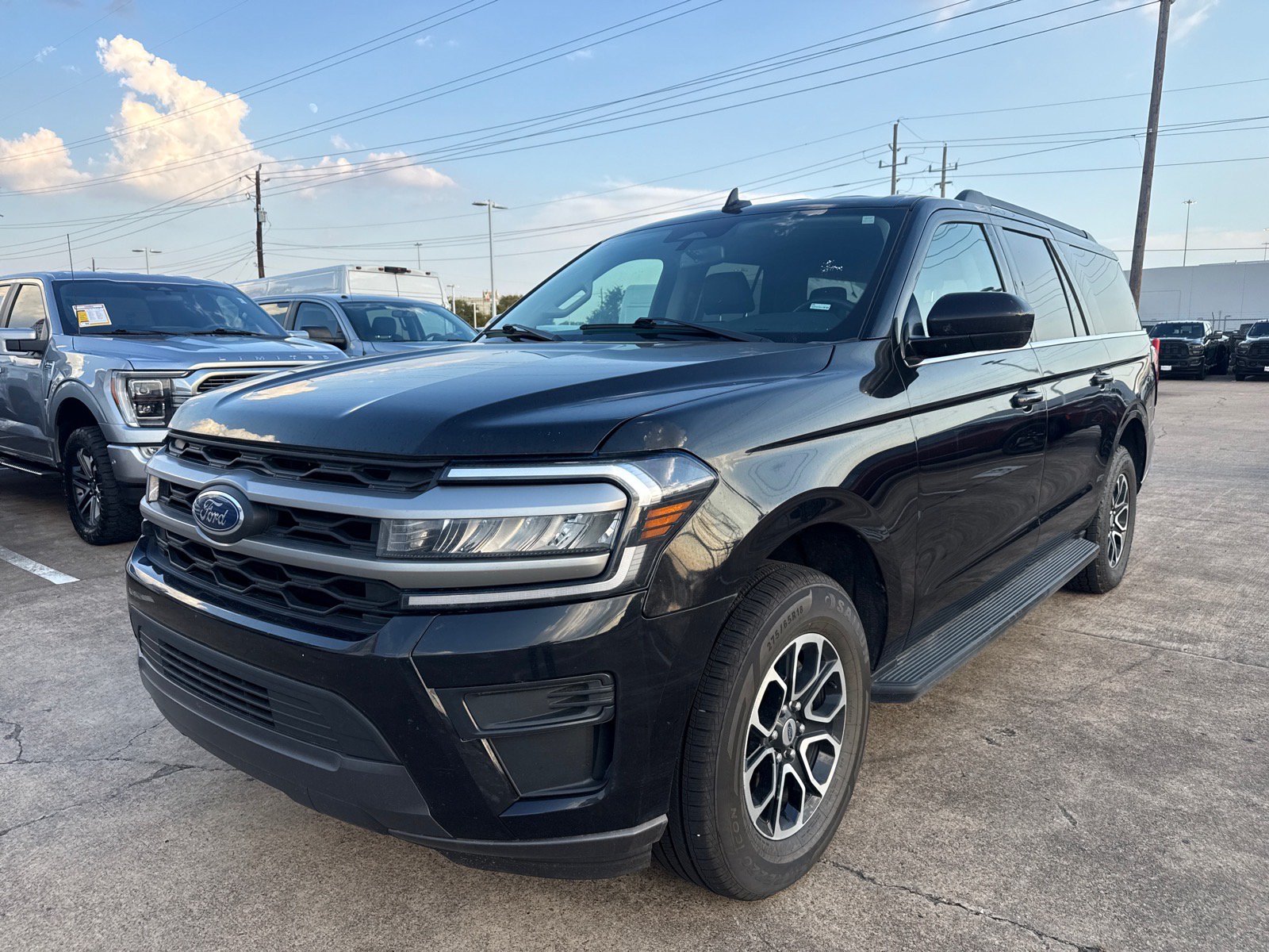 Used 2024 Ford Expedition Max XLT RWD image 4