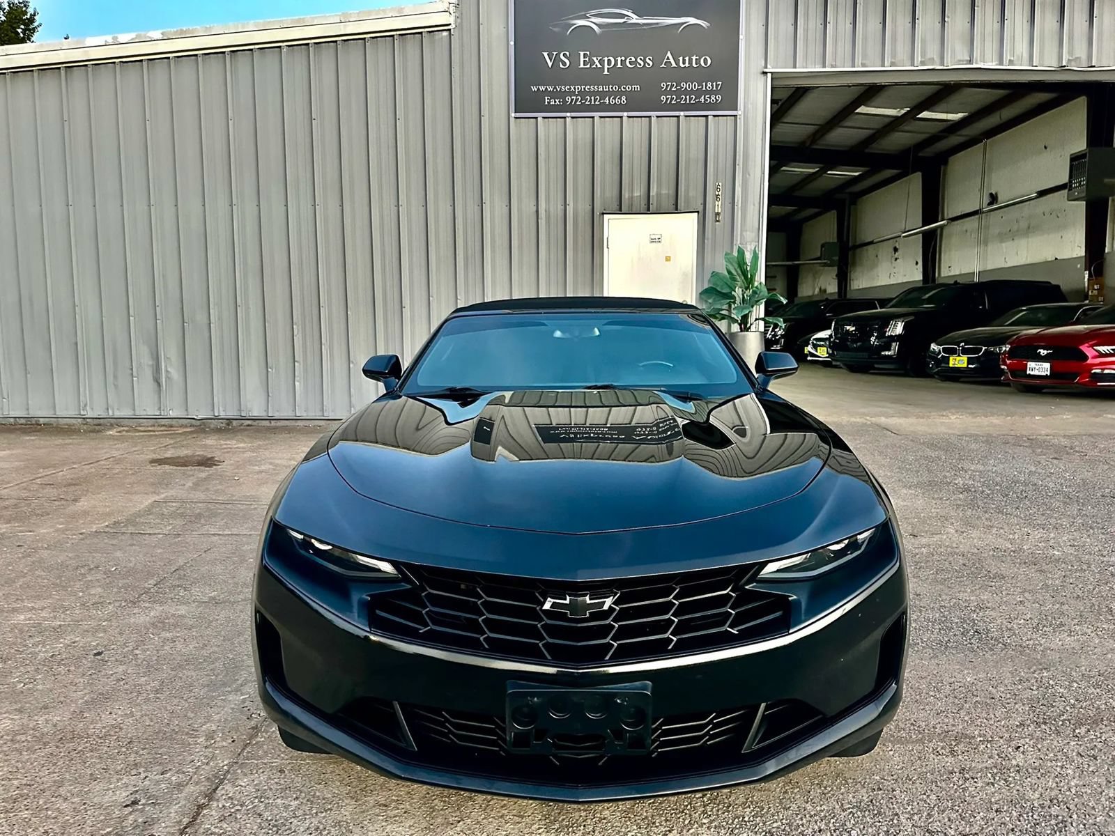 Used 2019 Chevrolet Camaro LT RWD image 4