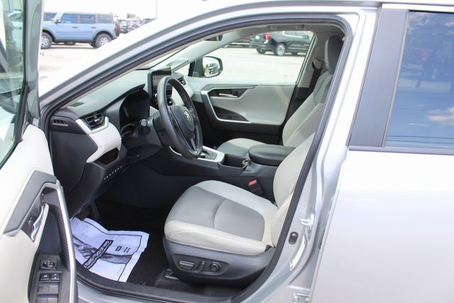 Used 2023 Toyota RAV4 Limited image 14