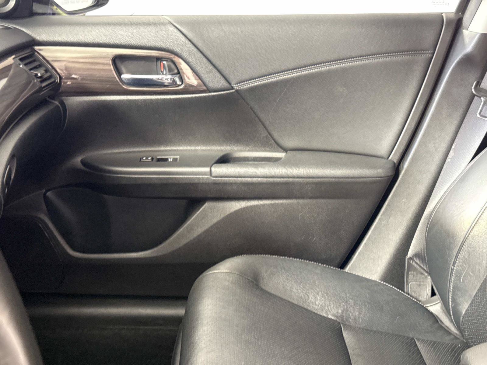 Used 2017 Honda Accord EX-L image 19