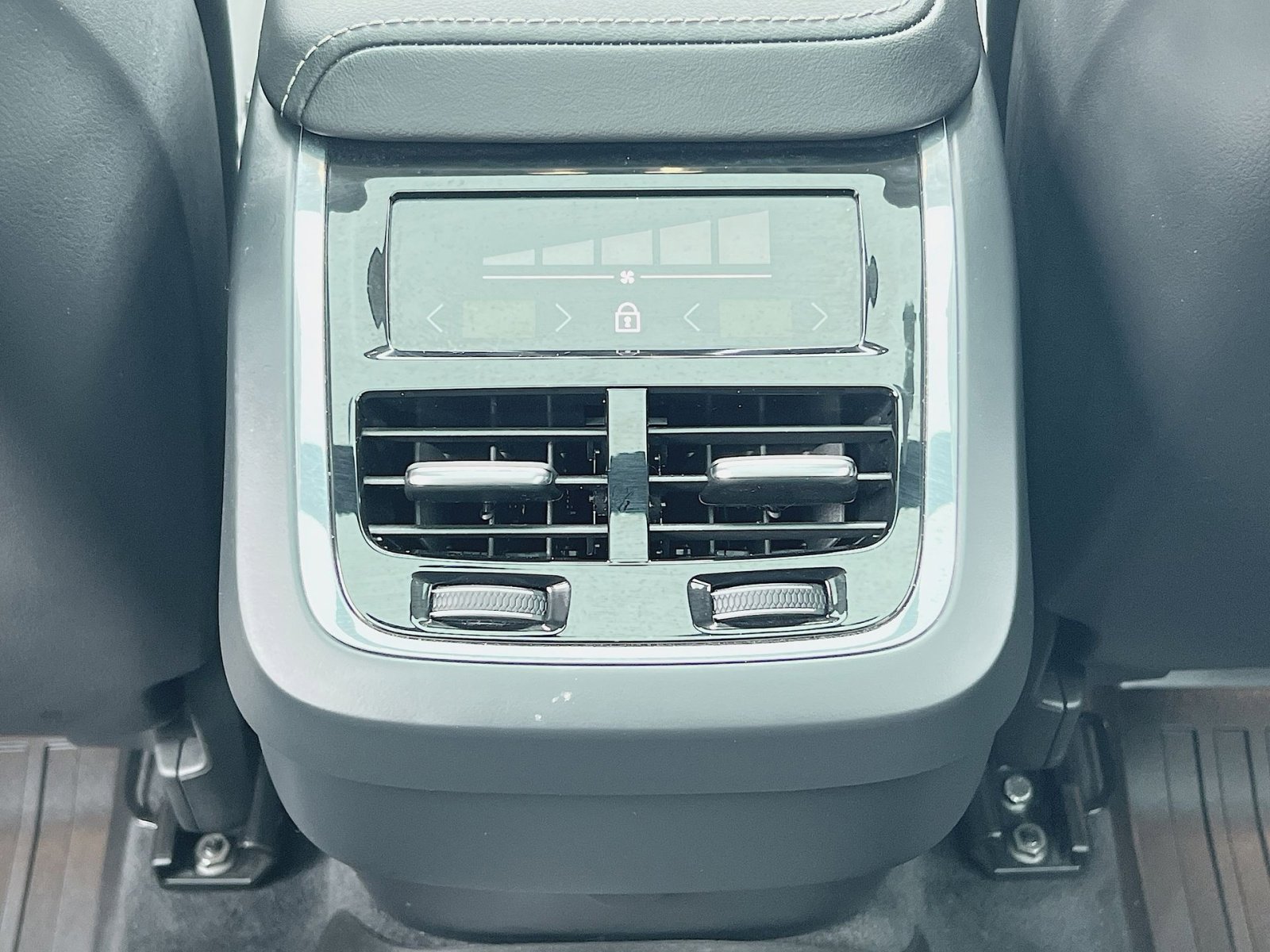 Certified 2023 Volvo XC60 B5 Ultimate image 23