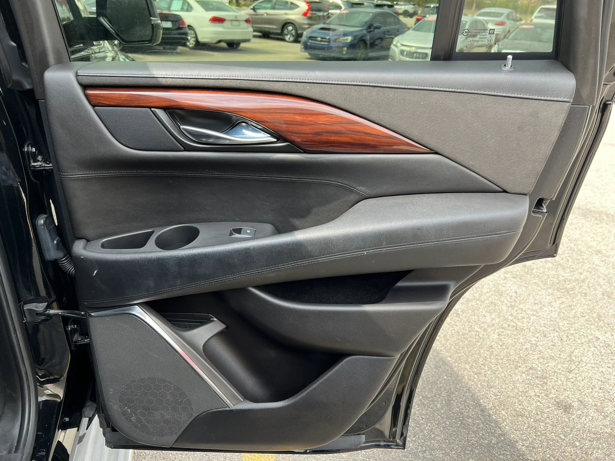 Used 2015 Cadillac Escalade Luxury image 26