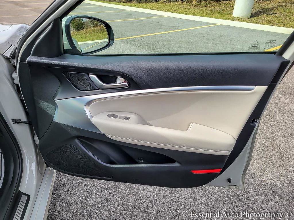 Used 2024 Genesis G70 2.5T image 31