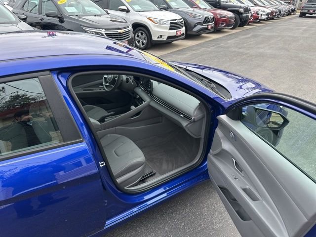 Used 2023 Hyundai Elantra SEL w/ Cargo Package FWD image 18