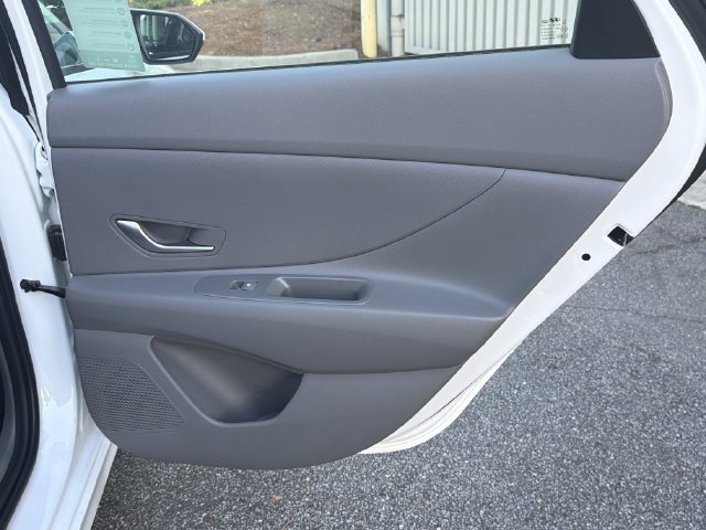 New 2026 Hyundai Elantra SE FWD image 18