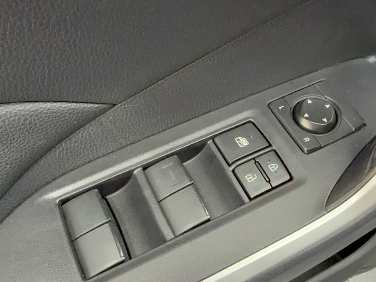 Used 2023 Toyota RAV4 LE AWD/4WD image 15