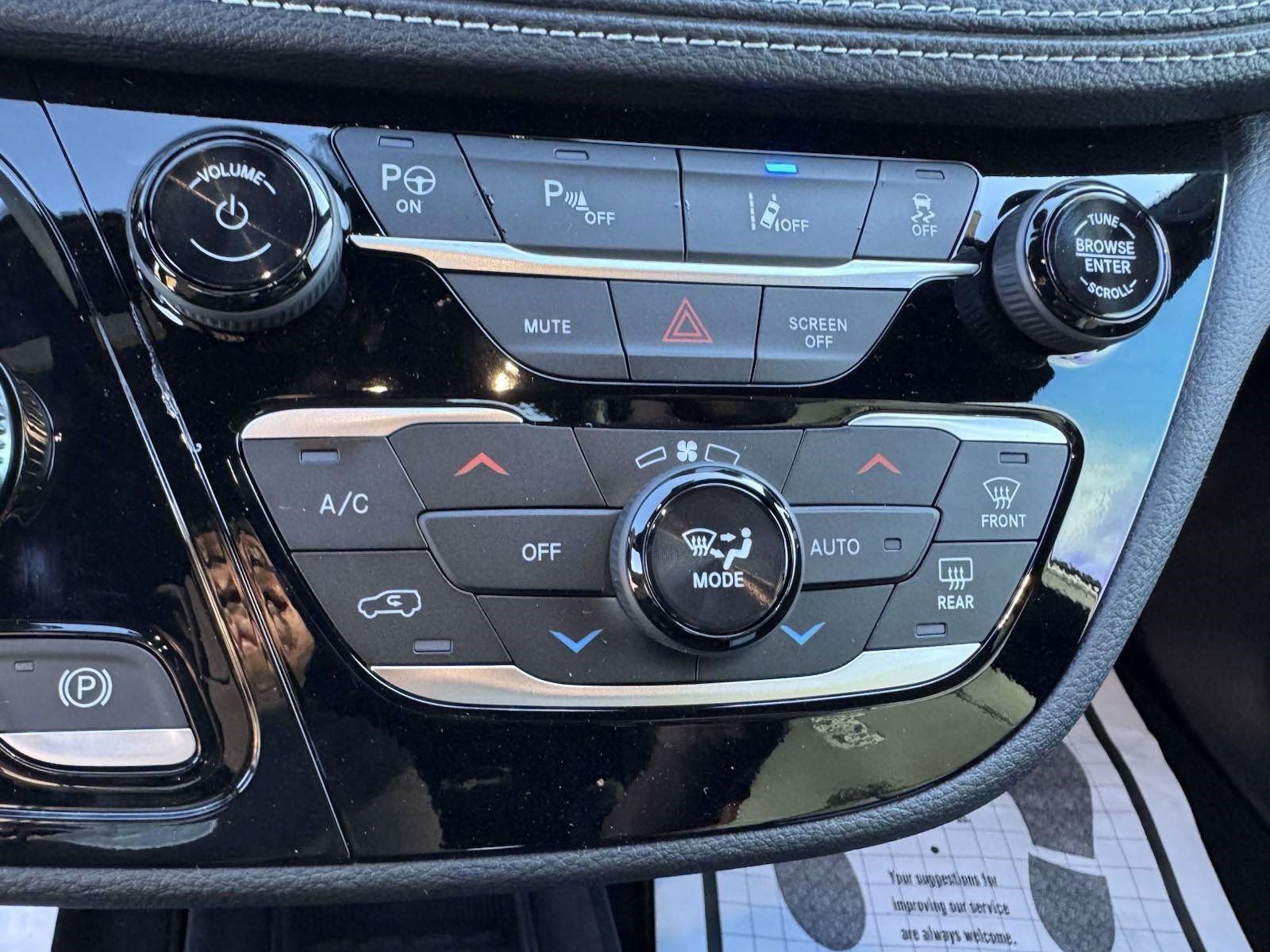 New 2024 Chrysler Pacifica Limited w/ Uconnect Theater Family Group image 26