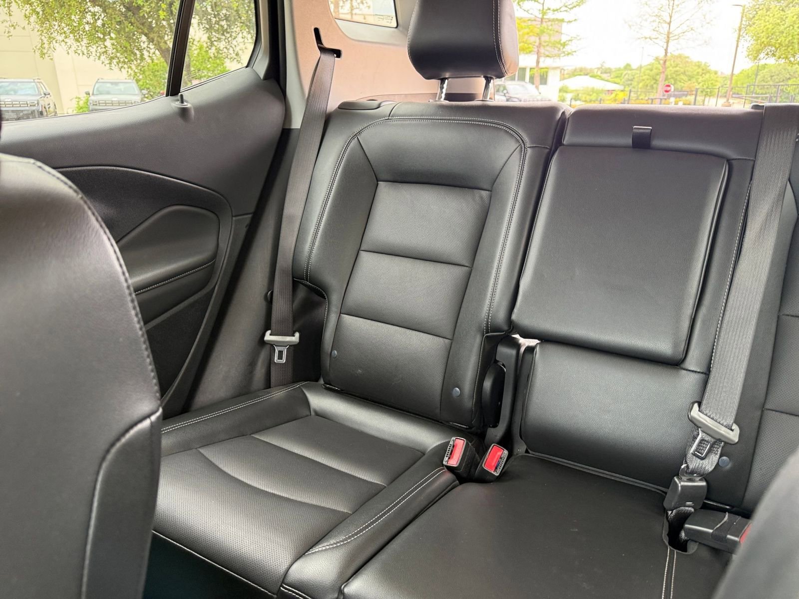 Used 2024 GMC Terrain SLT image 40