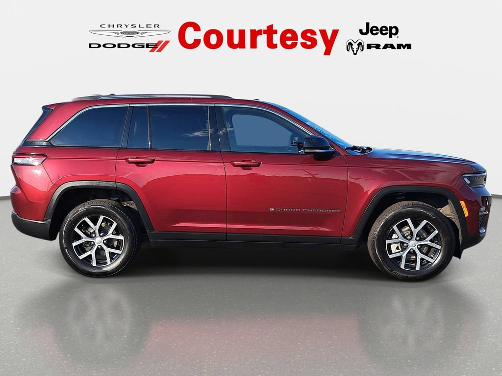 Certified 2023 Jeep Grand Cherokee Limited w/ Trailer Tow Prep Group (B) AWD/4WD image 3