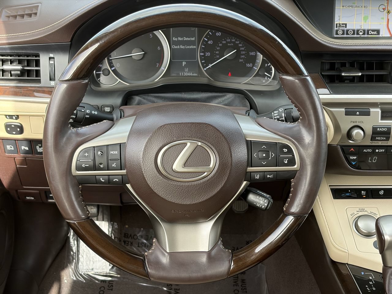 Used 2016 Lexus ES 350 w/ Luxury Package w/Wood Trim FWD image 19