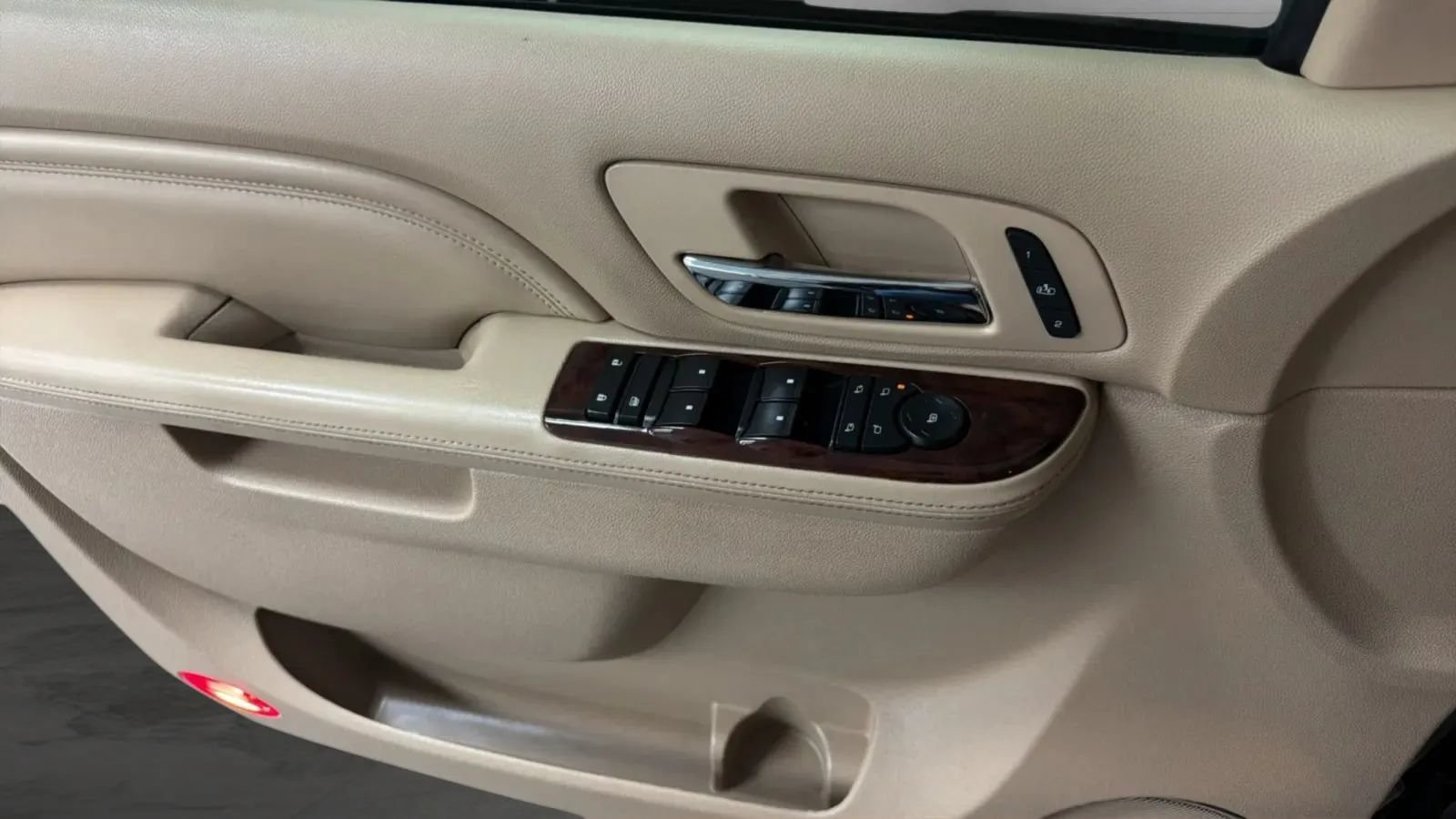 Used 2013 Cadillac Escalade ESV Luxury AWD/4WD image 16