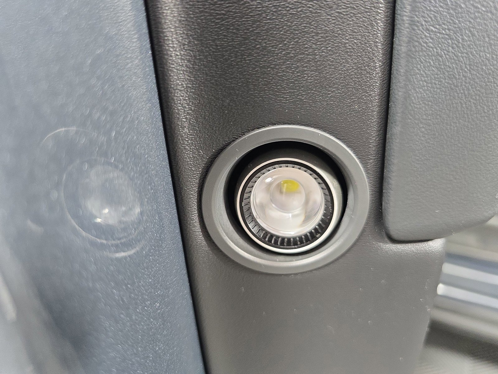 Used 2024 Rivian R1S Adventure AWD/4WD image 32