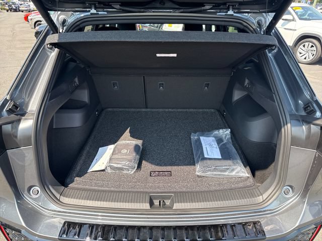 New 2026 Volkswagen Tiguan SE R-Line AWD/4WD image 14