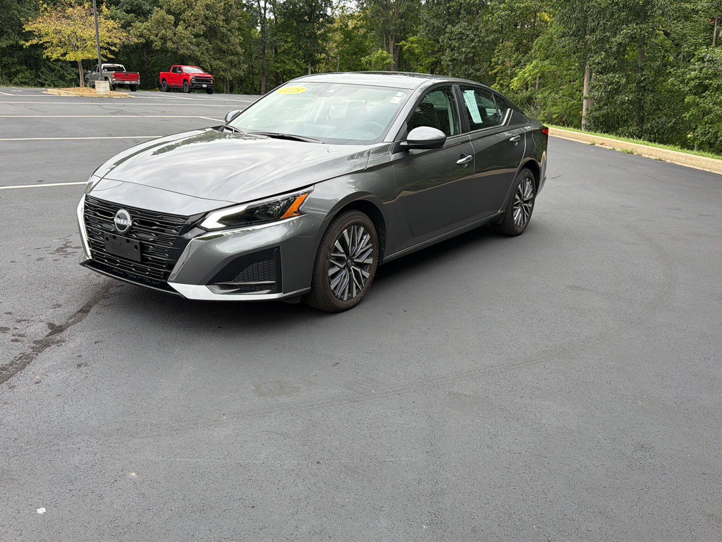 Used 2025 Nissan Altima 2.5 SV w/ SV Premium Package AWD/4WD image 3