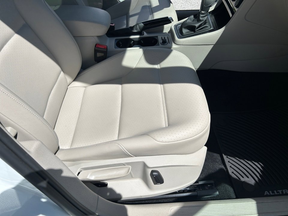 Used 2018 Volkswagen Golf Alltrack SE AWD/4WD image 27