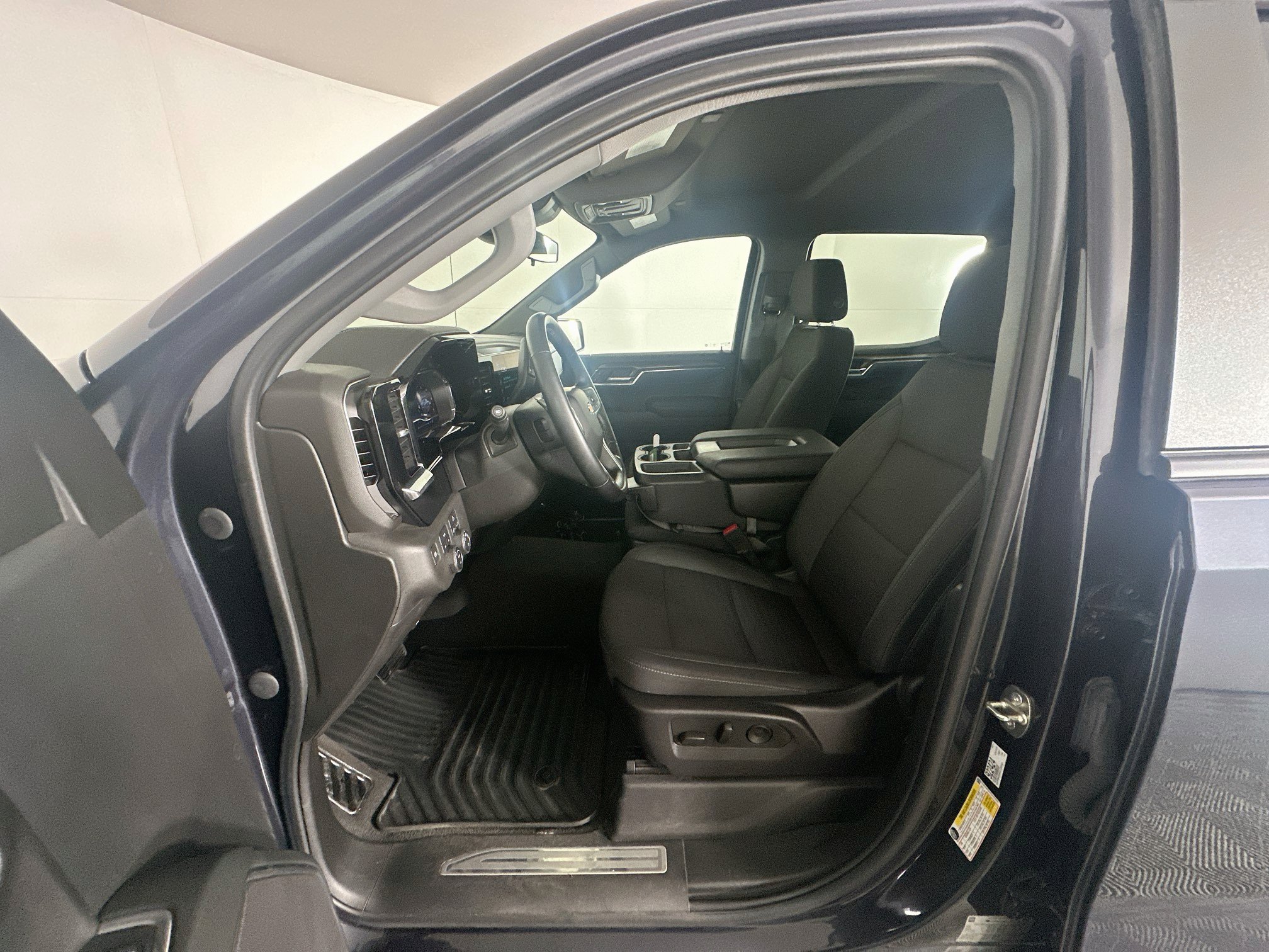 Used 2024 Chevrolet Silverado 1500 LT AWD/4WD image 13