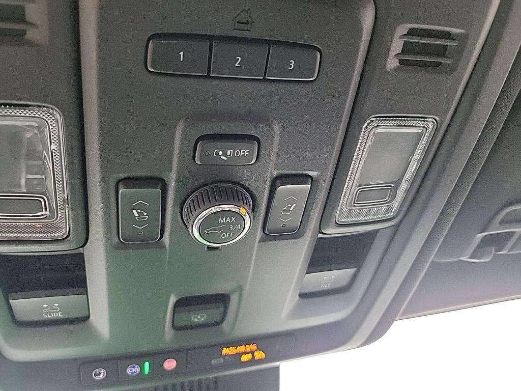 Used 2023 GMC Yukon SLT w/ SLT Luxury Package AWD/4WD image 22