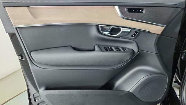 New 2026 Volvo XC90 B5 Core AWD/4WD image 9