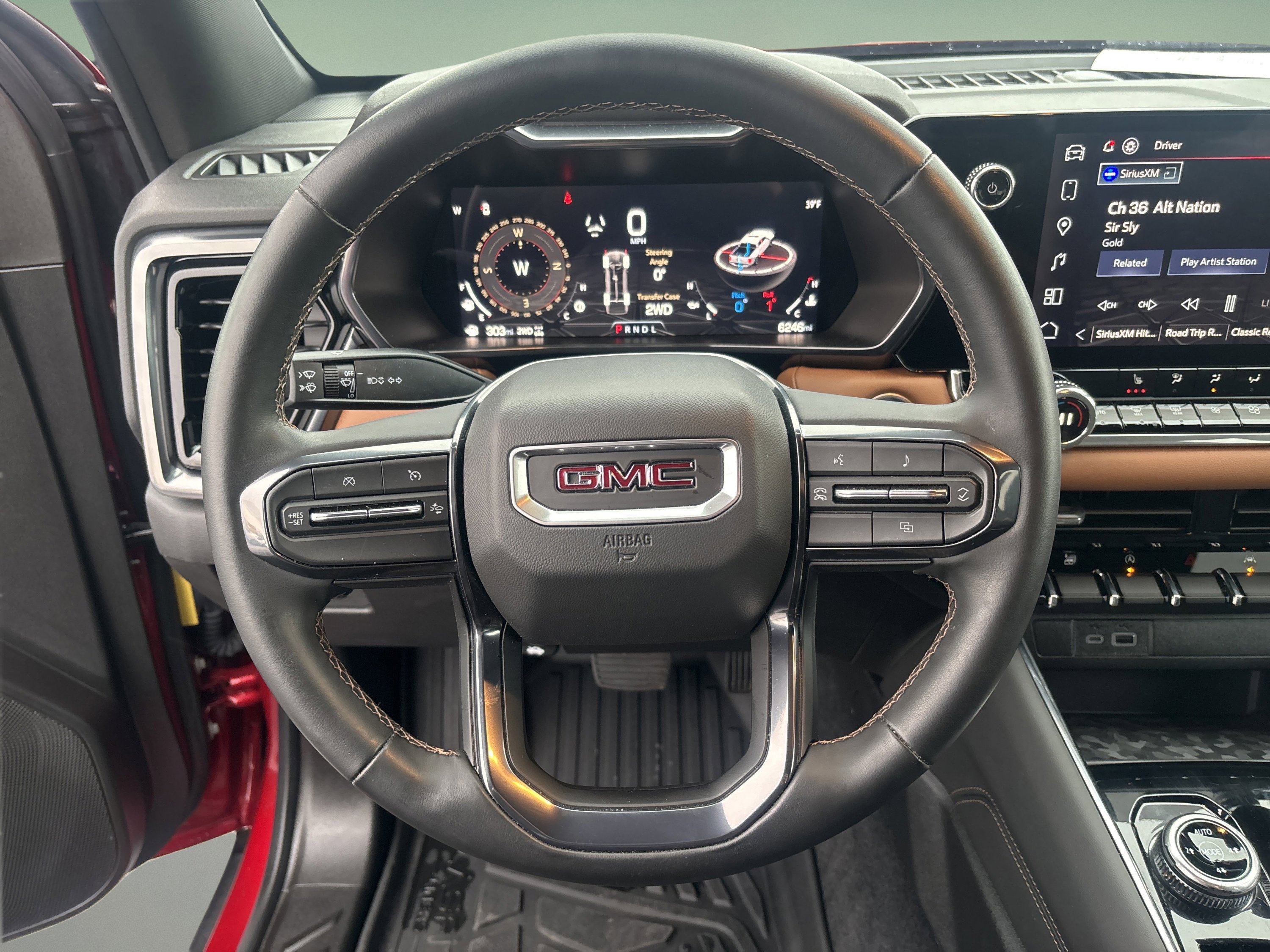 Used 2024 GMC Canyon AT4 w/ Technology Package image 12