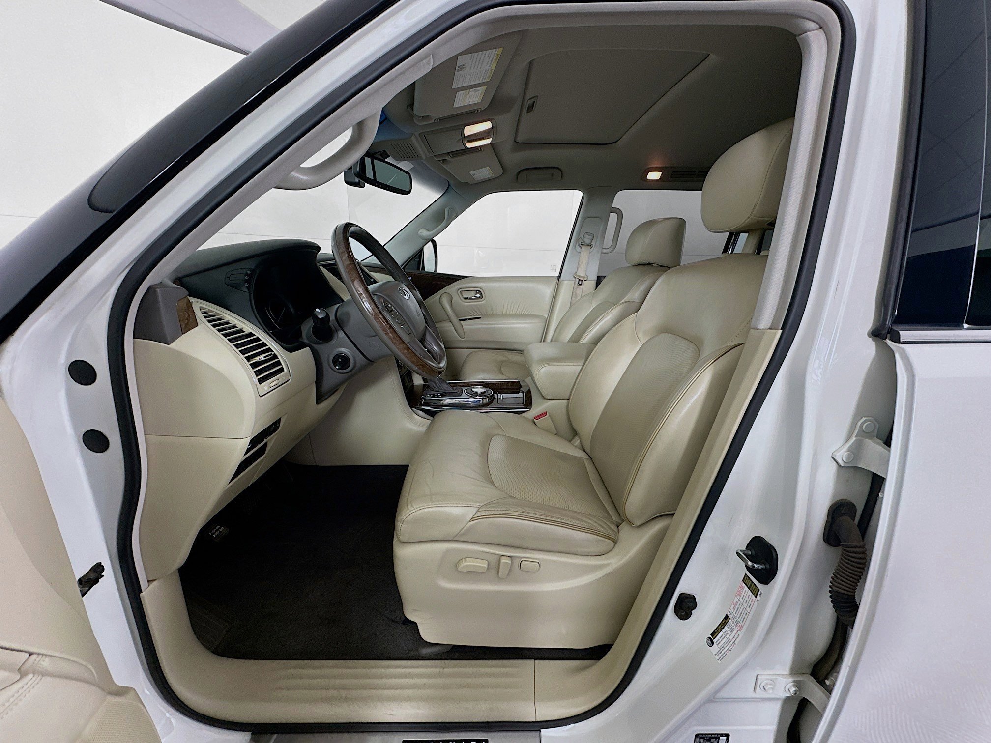 Used 2017 INFINITI QX80 2WD w/ Driver Assistance Package image 13