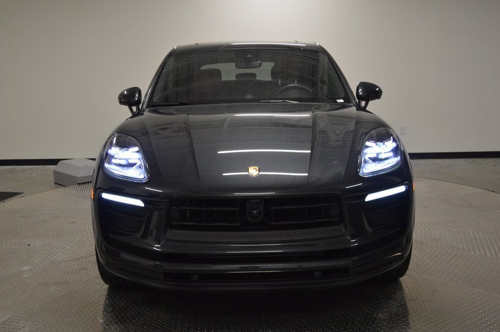 Certified 2025 Porsche Macan AWD/4WD image 10