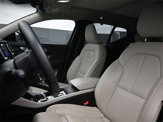 Used 2024 Volvo XC40 B5 Plus w/ Protection Package Premier image 9