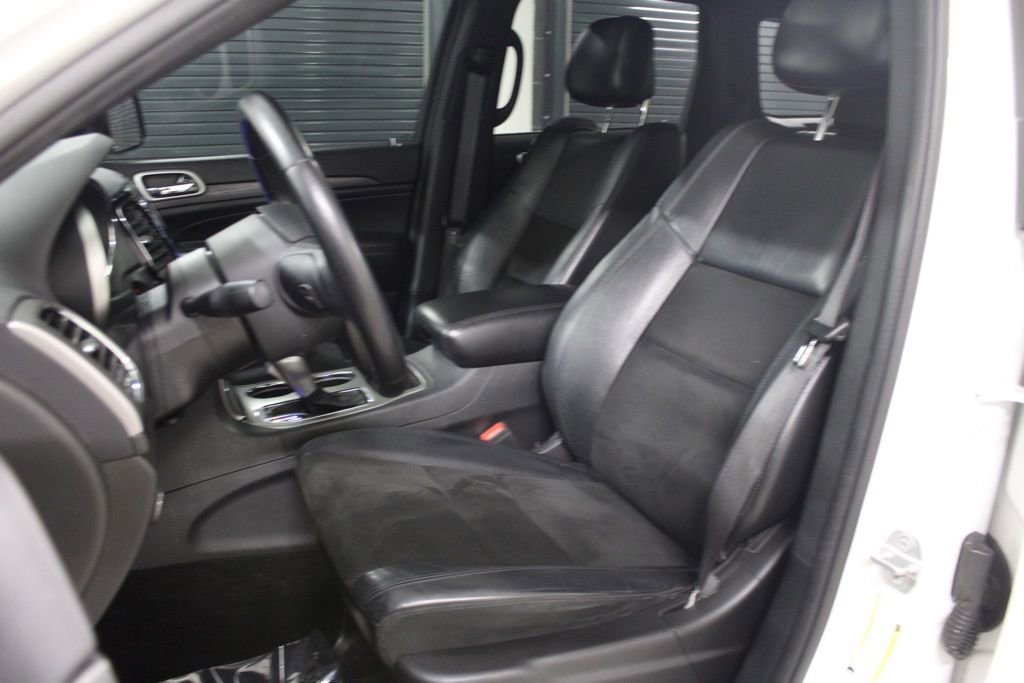 Used 2019 Jeep Grand Cherokee Altitude AWD/4WD image 5