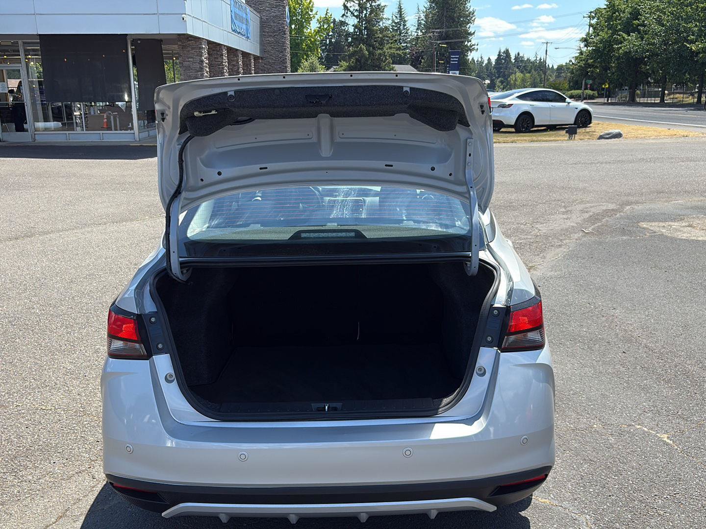 Used 2020 Nissan Versa SR FWD image 16