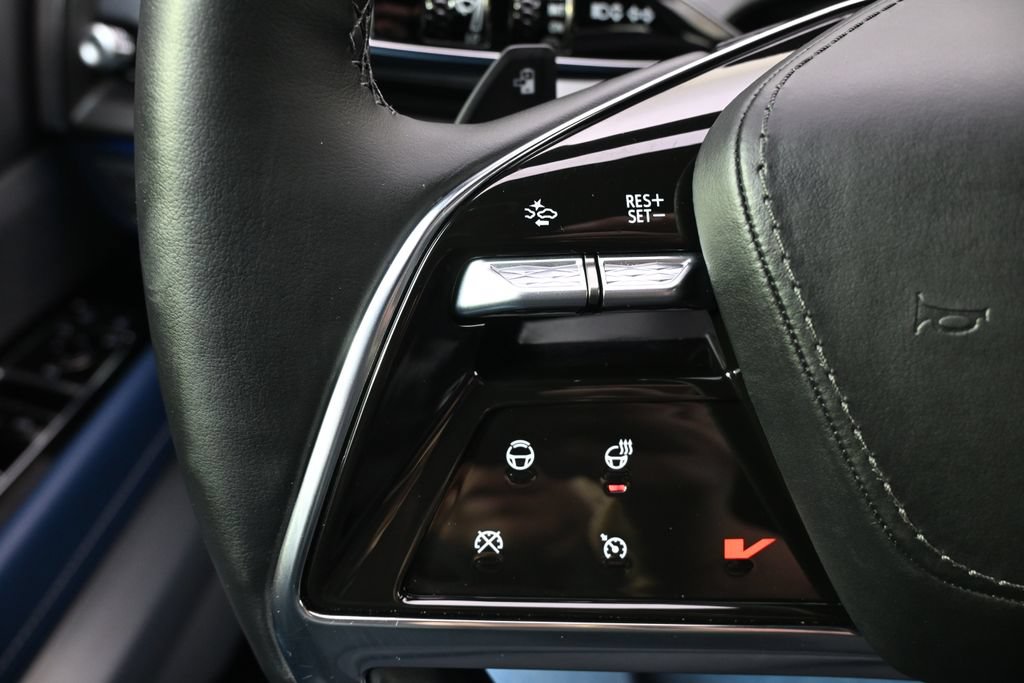 New 2026 Cadillac Vistiq Premium Luxury w/ LPO, Floor Liner Package AWD/4WD image 35