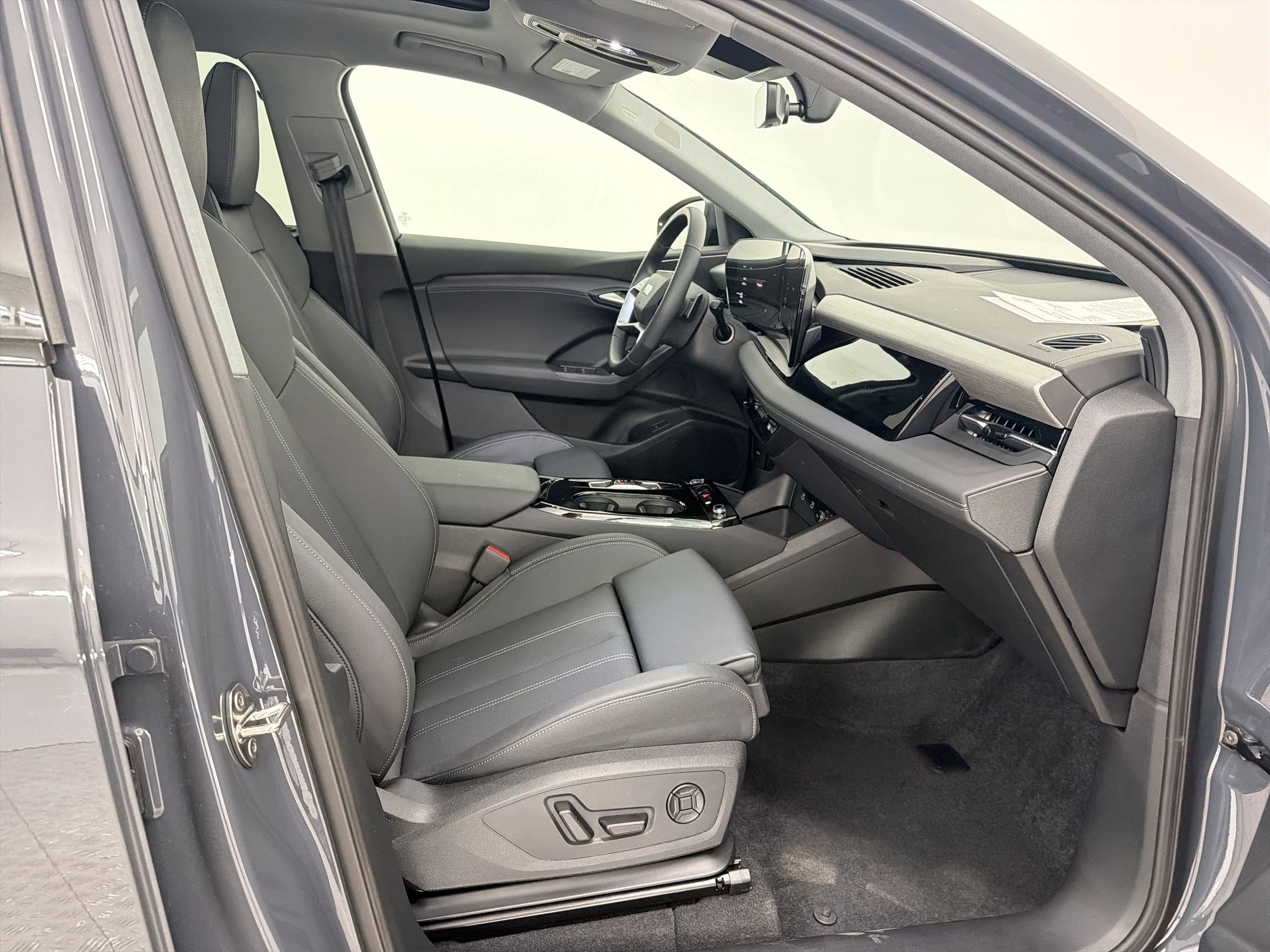 Used 2025 Audi Q6 e-tron Premium Plus w/ Premium Plus image 26