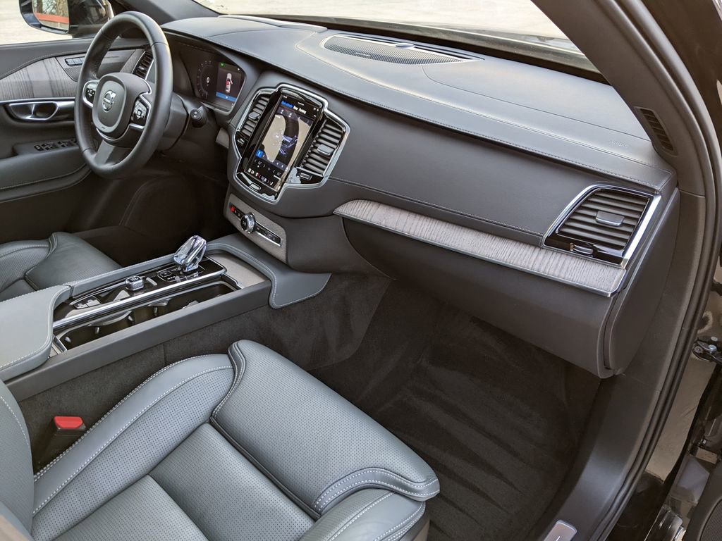 Certified 2024 Volvo XC90 T8 Ultimate w/ Protection Package Premier image 21