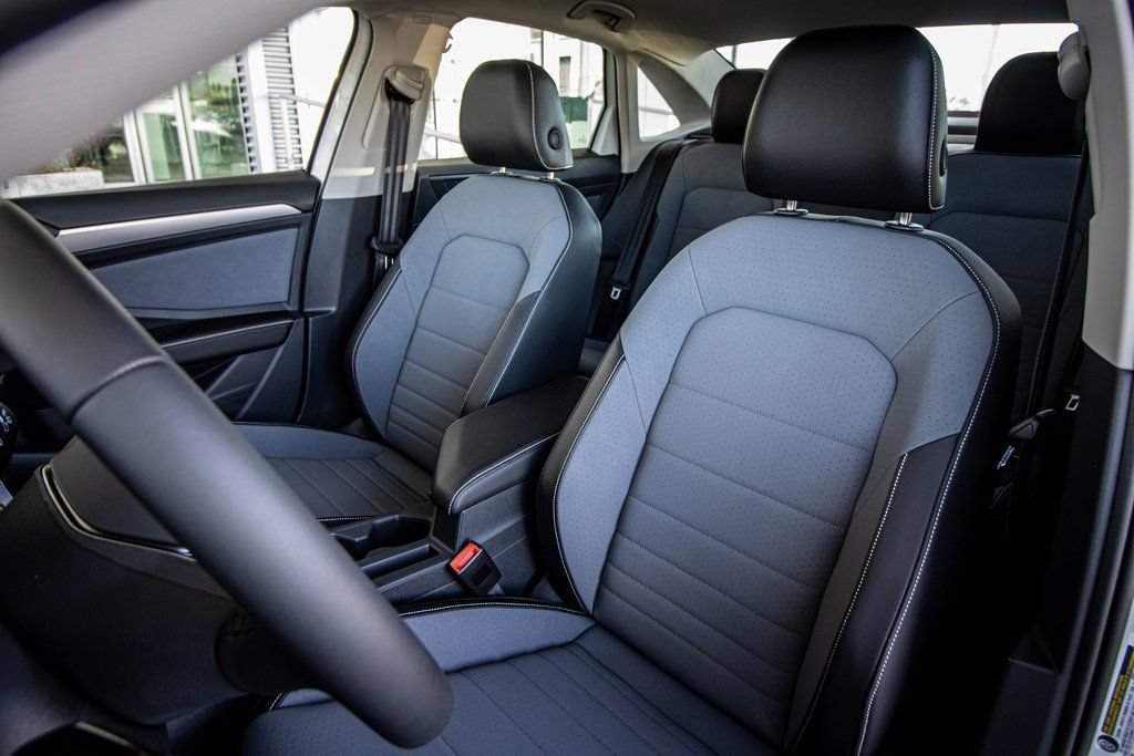 New 2026 Volkswagen Jetta SE FWD image 28