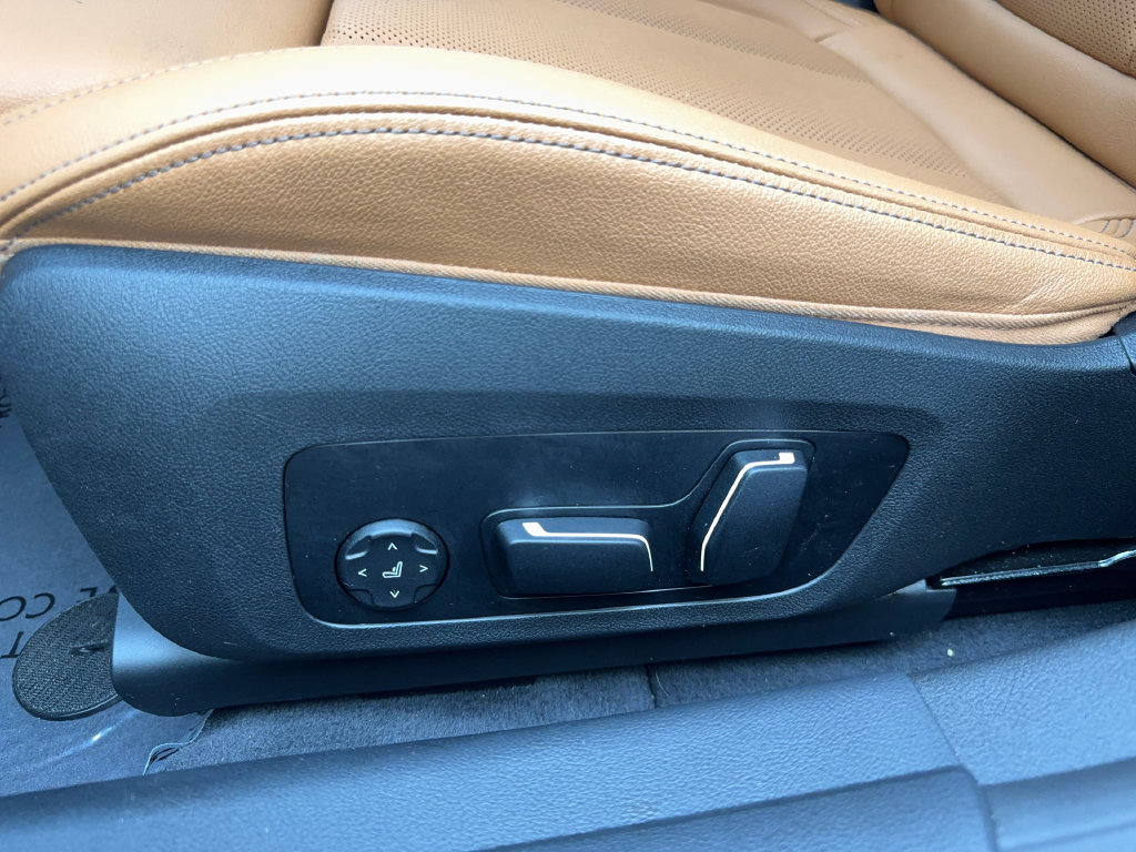 Used 2025 BMW i4 eDrive40 w/ Premium Package RWD image 32
