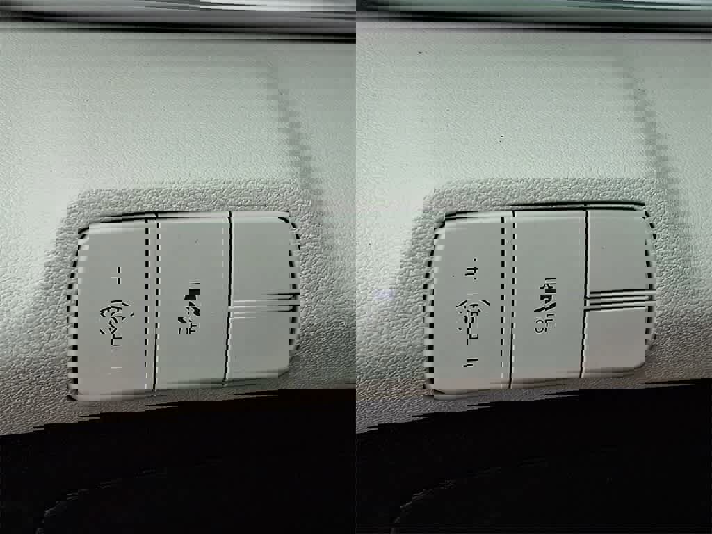 Used 2025 Hyundai Elantra Limited image 21