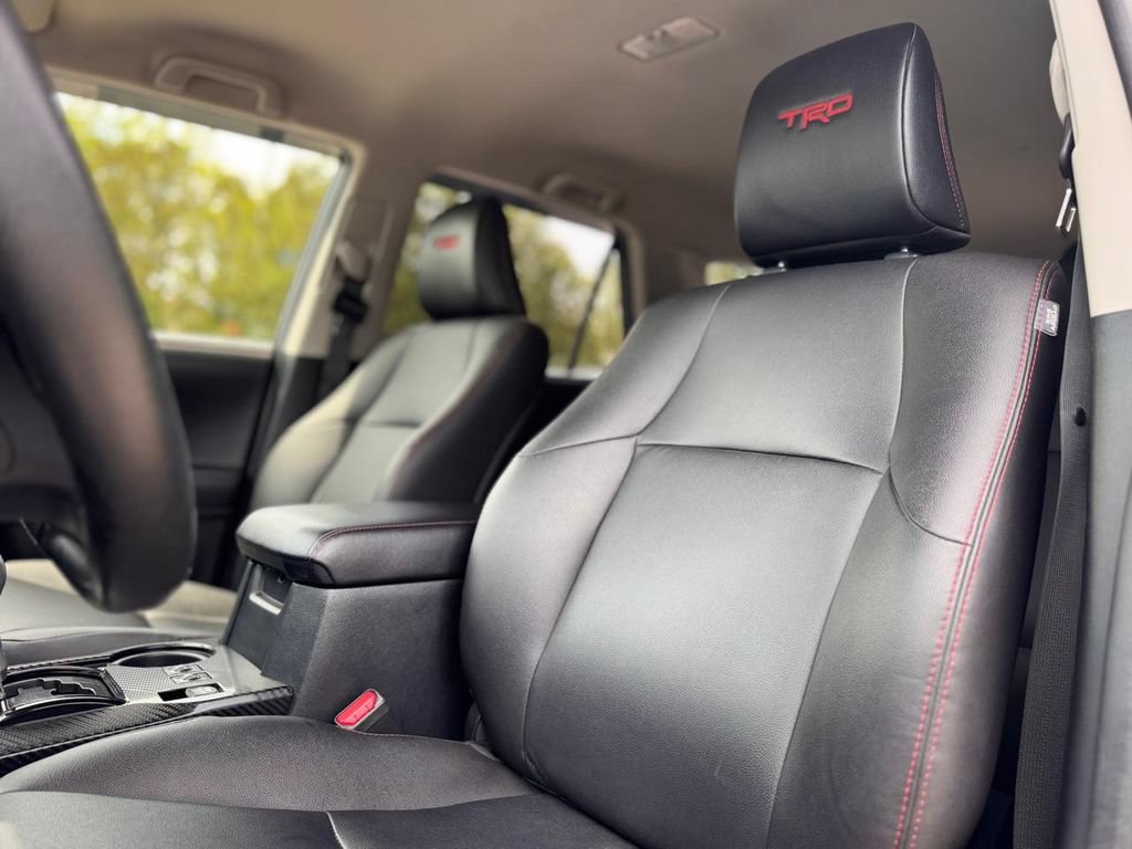 Used 2018 Toyota 4Runner TRD Off-Road Premium AWD/4WD image 17
