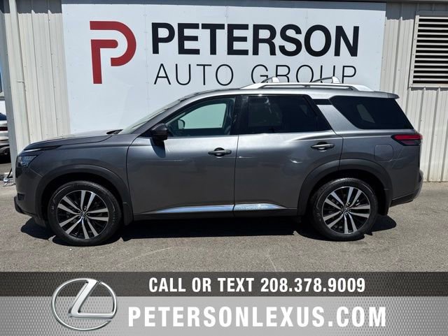 Used 2024 Nissan Pathfinder Platinum w/ Cargo Package AWD/4WD image 6