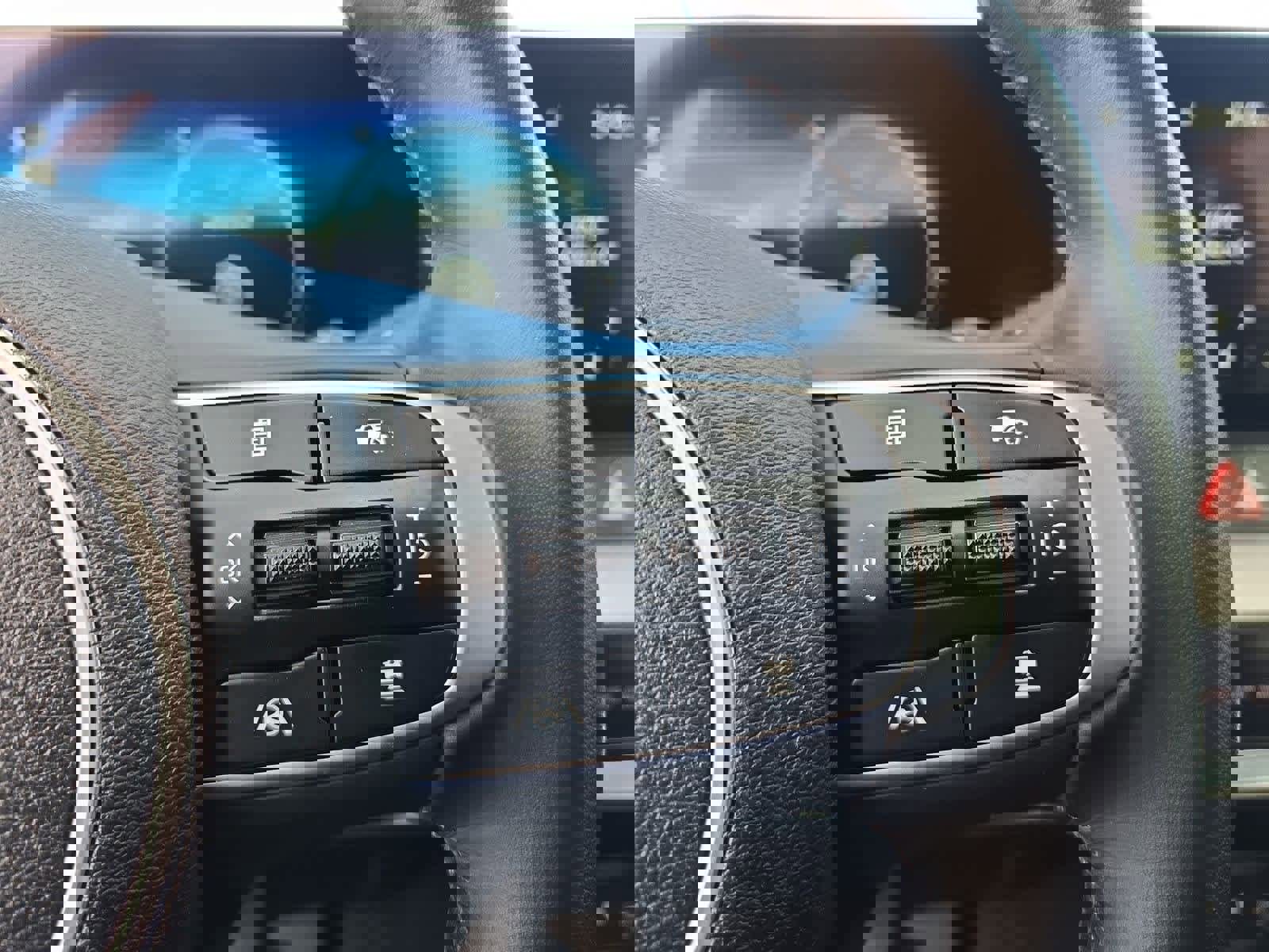 Used 2024 Kia Sportage SX image 25