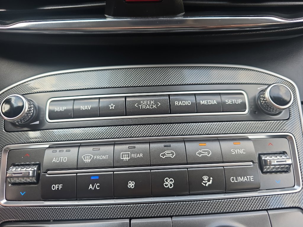 Used 2023 Hyundai Santa Fe SEL w/ Premium Package image 18
