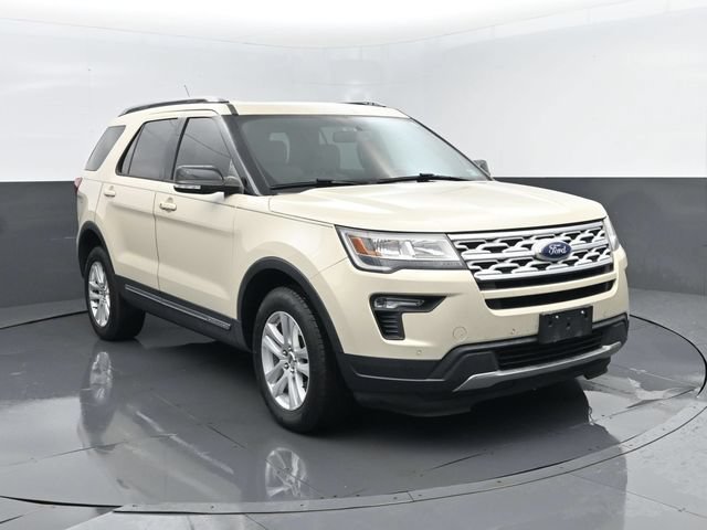 Used 2018 Ford Explorer XLT w/ Equipment Group 202A AWD/4WD image 3