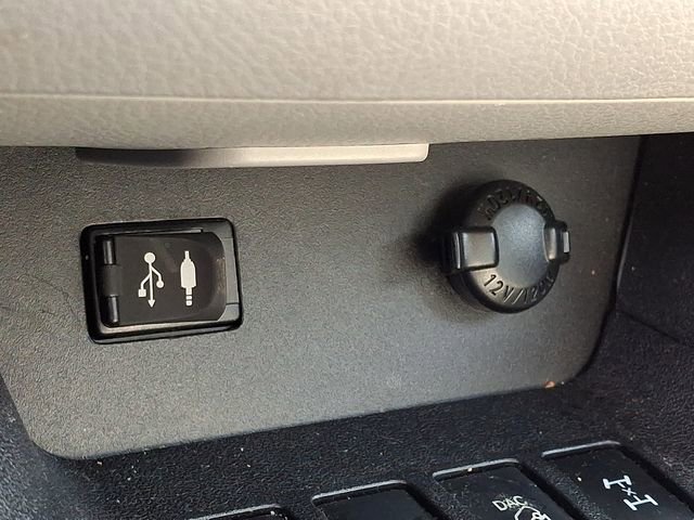 Used 2016 Toyota Highlander XLE w/ Four Season Floor Mat Package image 29