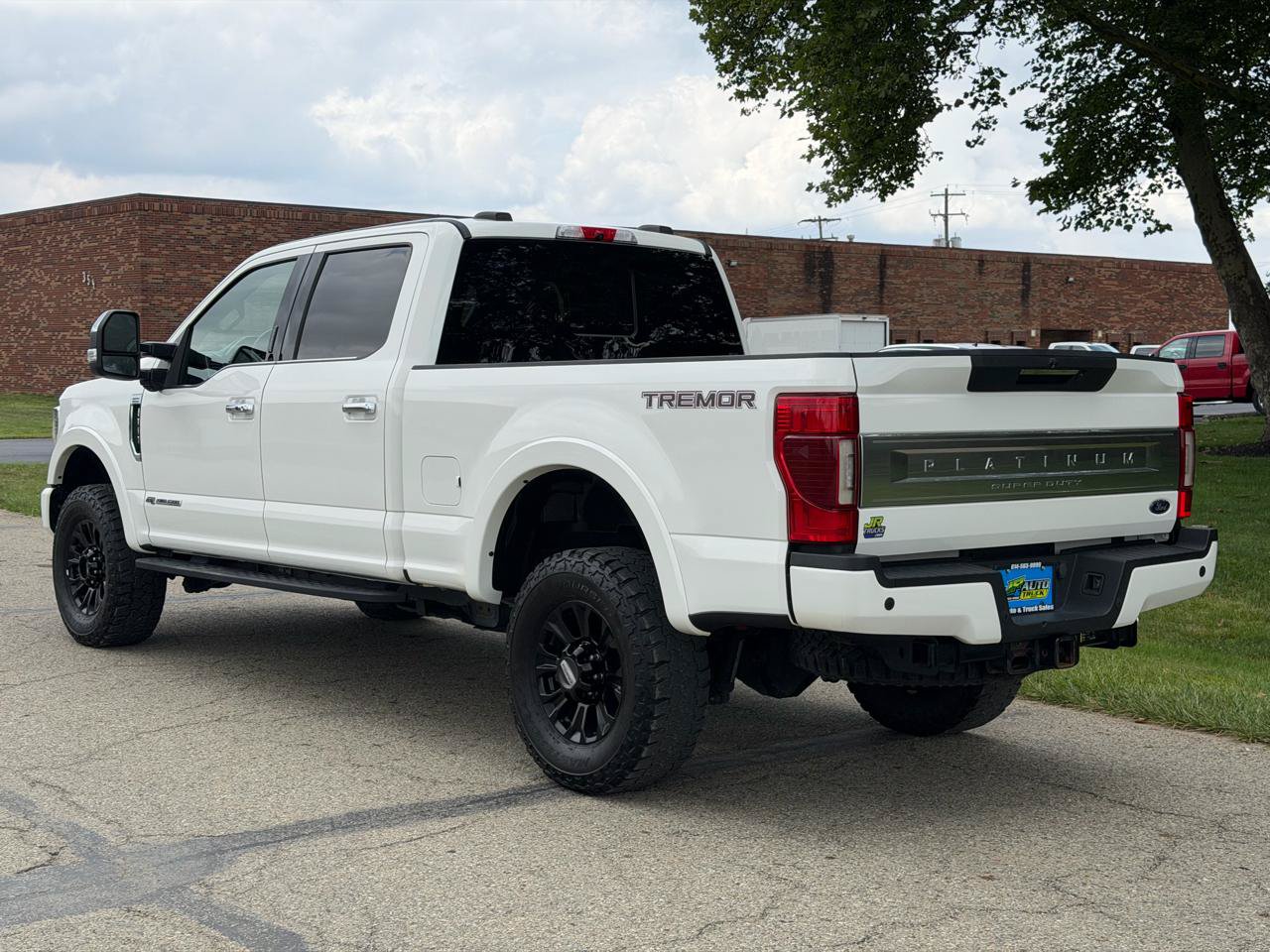 Used 2020 Ford F350 Platinum w/ Tremor Off-Road Package AWD/4WD image 4