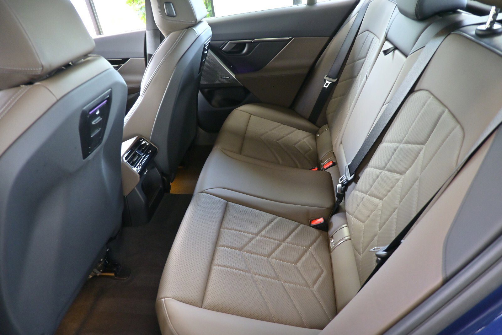 Used 2025 BMW 530i xDrive image 12