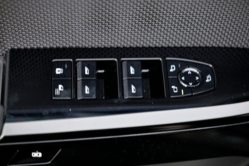 New 2026 BMW 740i w/ Premium Package image 17